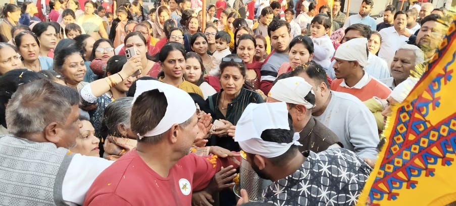 25जेएनडी34: चुलकाना धाम से ज्योत लेकर पहुंचे श्रद्धालु। संवाद 25जेएनडी34: चुलकाना धाम से ज्योत लेकर पहुंचे श्रद्धालु। संवाद