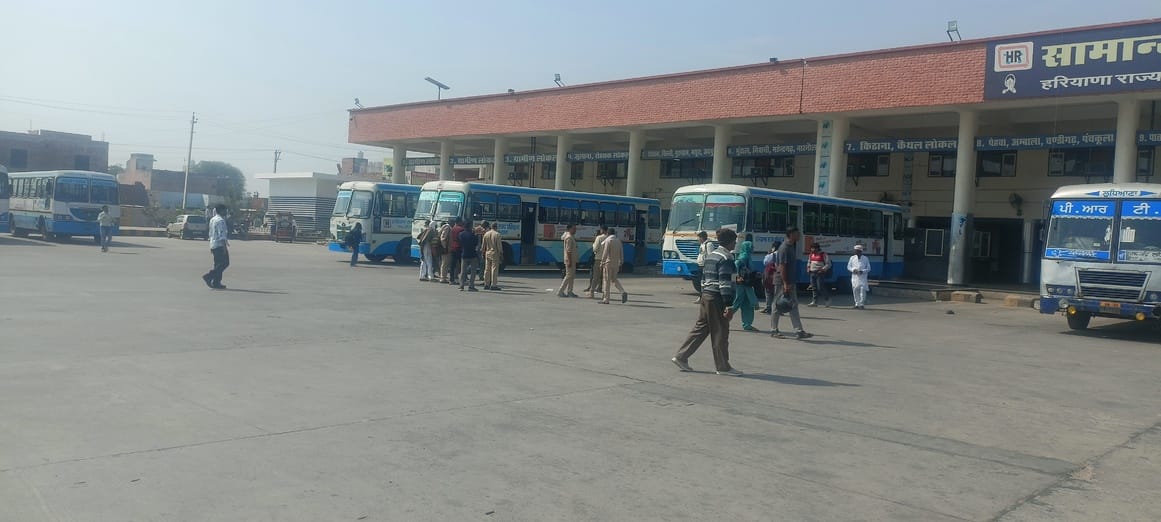 26जेएनडी14-पांडू पिंडारा स्थित नए बस स्टैंड परिसर का फोटो। संवाद 26जेएनडी14-पांडू पिंडारा स्थित नए बस स्टैंड परिसर का फोटो। संवाद