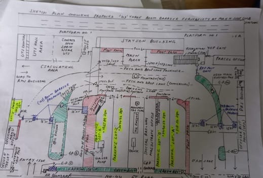 अंबाला कैंट रेलवे स्टेशन के परिसर में खड़े वाहन। संवाद