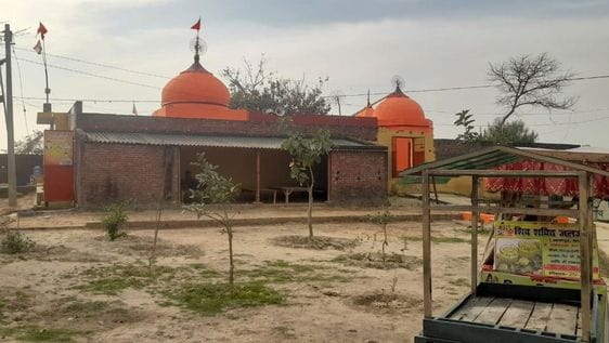 बिरूआ बाड़ी मंदिर में महाशिवरात्रि पर्व को लेकर व्यवस्थाओं का जायजा लेते सिटी मजिस्ट्रेट सुरेश प बिरूआ बाड़ी मंदिर में महाशिवरात्रि पर्व को लेकर व्यवस्थाओं का जायजा लेते सिटी मजिस्ट्रेट सुरेश प