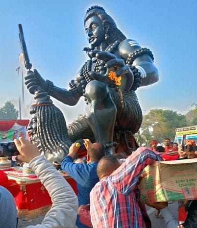 बिरूआ बाड़ी मंदिर में महाशिवरात्रि पर्व को लेकर व्यवस्थाओं का जायजा लेते सिटी मजिस्ट्रेट सुरेश प बिरूआ बाड़ी मंदिर में महाशिवरात्रि पर्व को लेकर व्यवस्थाओं का जायजा लेते सिटी मजिस्ट्रेट सुरेश प