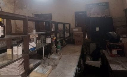 जर्जर अवस्था में मृदा परीक्षण प्रयोगशाला। संवाद