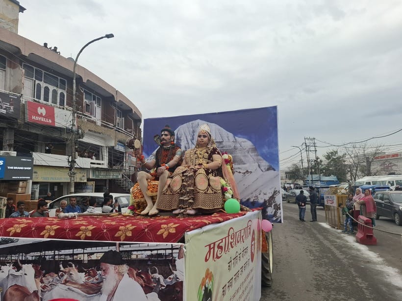 महाशिवरात्रि के उपलक्ष्य में शहर में निकाली गई भव्य शोभायात्रा। संवाद