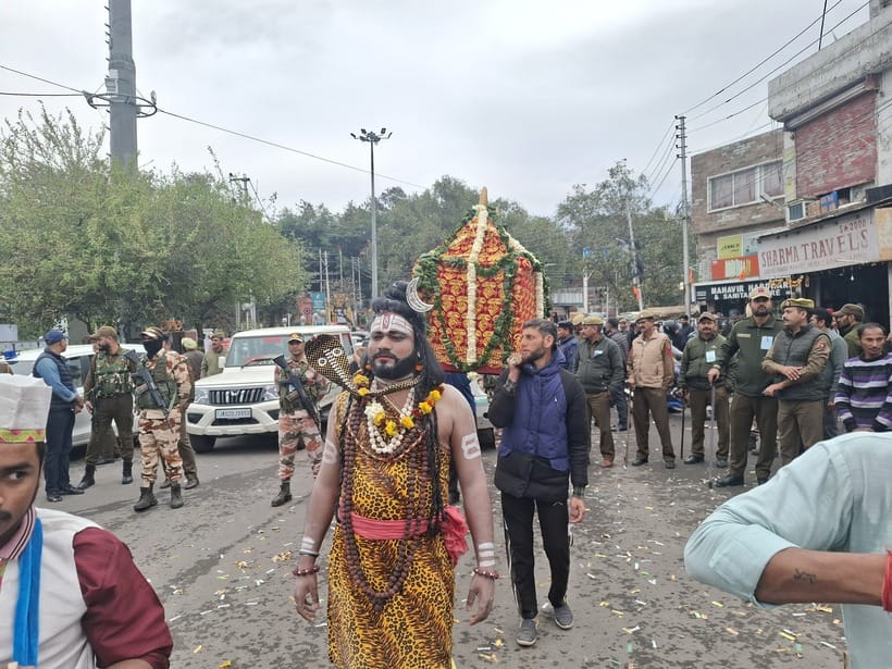 महाशिवरात्रि के उपलक्ष्य में शहर में निकाली गई भव्य शोभायात्रा। संवाद