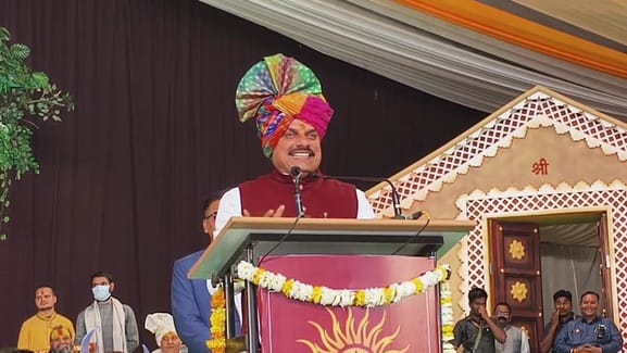 संबोधन देते मुख्यमंत्री