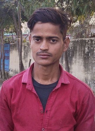 सेहरामऊ दक्षिणी में घटना की जानकारी देते स्वदेश कुमार। संवाद सेहरामऊ दक्षिणी में घटना की जानकारी देते स्वदेश कुमार। संवाद