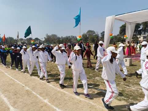 शाहजहांपुर में ओसीएफ के स्वर्ण जयंती स्टेडियम में पीएमश्री विद्यालयों के खेलकूद में रंगारंग कार