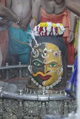 भक्तो ने किए वर्ष मे एक बार दिन में होने वाली भस्मारती के दर्शन, आज परंपरानुसार मंदिर में हुई ब