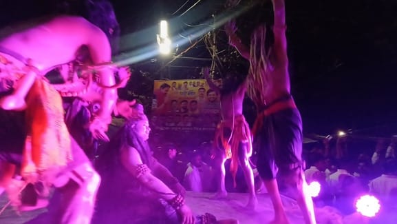 बिलावली शिव मंदिर में भक्तों की भीड़