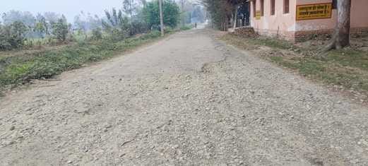 बरखेड़ा क्षेत्र में नवाबगंज हाईवे को जोड़ने वाला जर्जर मार्ग। संवाद बरखेड़ा क्षेत्र में नवाबगंज हाईवे को जोड़ने वाला जर्जर मार्ग। संवाद