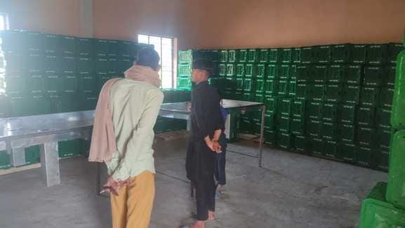 गंगेरू में किसान द्वारा स्थापित किया गया किसान गोदाम। सौजन्य: किसान