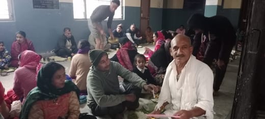 नम्होल में लोगों से बातचीत करते मुख्यमंत्री सुखविंदर सिंह सुक्खू। स्रोत: डीपीआरओ नम्होल में लोगों से बातचीत करते मुख्यमंत्री सुखविंदर सिंह सुक्खू। स्रोत: डीपीआरओ