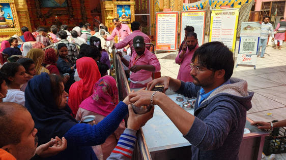 पिहोवा। अरूणाय में संगमेश्वर महादेव मंदिर के लगी श्रद्धालुओं की भीड़ पिहोवा। अरूणाय में संगमेश्वर महादेव मंदिर के लगी श्रद्धालुओं की भीड़