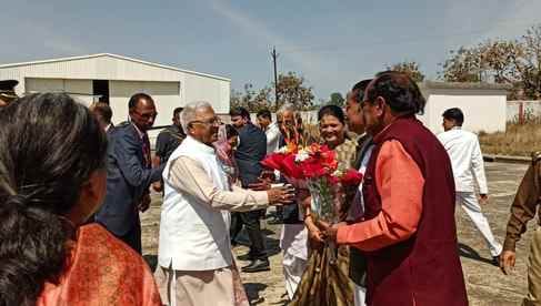  राज्यपाल मंगूभाई पटेल आर्ट सेंटर का किया लोकार्पण,आंगनबाड़ी केंद्र बच्चों का मनाया जन्मदिन