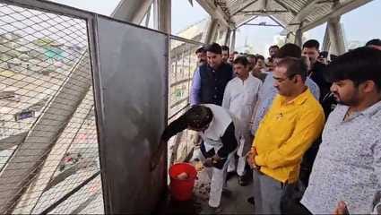 सीहोर। भोपाल सांसद आलोक शर्मा ने अचानक रेलवे स्टेशन का निरीक्षण करने पहुंचे