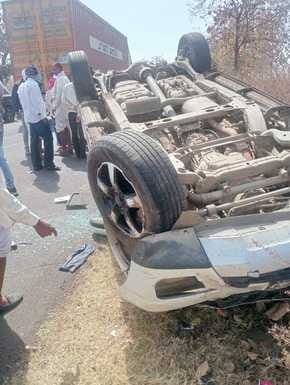 देवास जिले के खातेगांव विधायक आशीष शर्मा की पलटी स्कॉर्पियो गाड़ी देवास जिले के खातेगांव विधायक आशीष शर्मा की पलटी स्कॉर्पियो गाड़ी