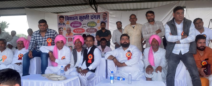 27जेएनडी29: कुश्ती दंगल में दमखम दिखाते हुए पहलवान। संवाद