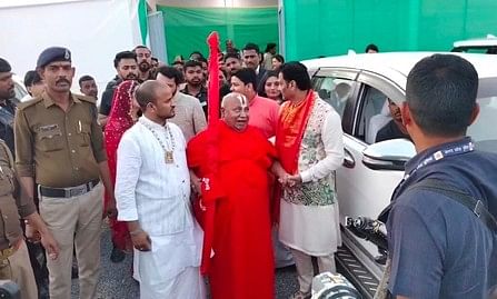 पूर्वमंत्री के पुत्र के आशीर्वाद समारोह में पहुंचे स्वामी रामभद्राचार्य महाराज ने सनातन पर दिया