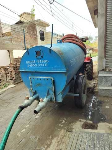 अंबाला छावनी के वार्ड नंबर 14 में गोबिंद नगर गुरुद्वारे के पास बंद पड़ी भूमिगत पाइप से रिस रहा 