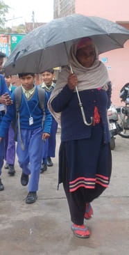 अंबाला में रूक रूक कर हो रही बरसात के दौरान सड़क के गुजरता साइकिल सवार। संवाद अंबाला में रूक रूक कर हो रही बरसात के दौरान सड़क के गुजरता साइकिल सवार। संवाद