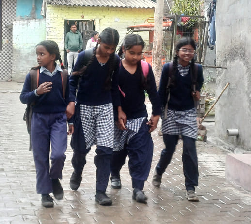 अंबाला में रूक रूक कर हो रही बरसात के दौरान सड़क के गुजरता साइकिल सवार। संवाद अंबाला में रूक रूक कर हो रही बरसात के दौरान सड़क के गुजरता साइकिल सवार। संवाद