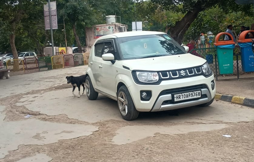 फोटो :38: सोनीपत के गांव कुमासपुर के पास युवक की हत्या के बाद नागरिक अस्पताल में विलाप करते परि
