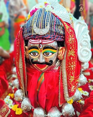 बाबा महाकाल का पंचमुखारविंद श्रृंगार - छबीना, होलकर, मनमहेश, शिवतांडव, उमामहेश स्वरूप मे दिए दर