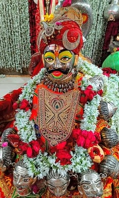 बाबा महाकाल का पंचमुखारविंद श्रृंगार - छबीना, होलकर, मनमहेश, शिवतांडव, उमामहेश स्वरूप मे दिए दर