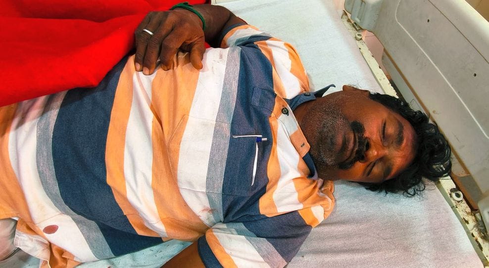 कैमा गांव में हादसे के बाद मेडिकल कॉलेज अस्पताल में भर्ती मरीज। संवाद कैमा गांव में हादसे के बाद मेडिकल कॉलेज अस्पताल में भर्ती मरीज। संवाद