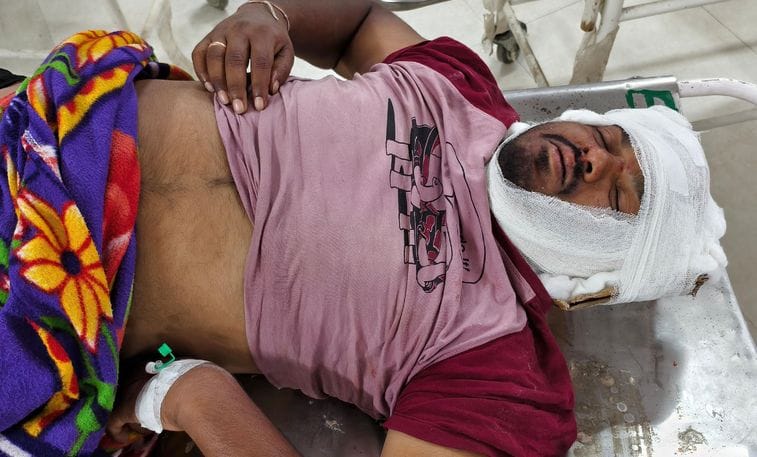 कैमा गांव में हादसे के बाद मेडिकल कॉलेज अस्पताल में भर्ती मरीज। संवाद कैमा गांव में हादसे के बाद मेडिकल कॉलेज अस्पताल में भर्ती मरीज। संवाद