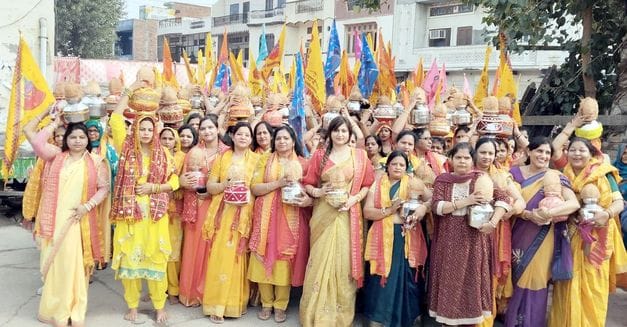 01जेएनडी20-शोभायात्रा का शुभारंभ करते हरियाणा गोसेवा आयोग के चेयरमैन श्रवण कुमार गर्ग। संवाद