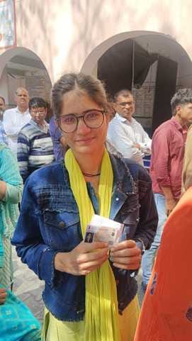 02सीटीके11...वार्ड 17 के लिए मस्तनाथ स्कूल में बने मतदान केंद्र पर वोट डालकर लौटते सुशील सैनी 02सीटीके11...वार्ड 17 के लिए मस्तनाथ स्कूल में बने मतदान केंद्र पर वोट डालकर लौटते सुशील सैनी
