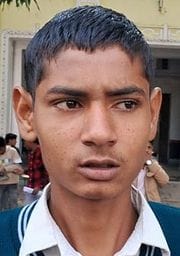 एसके कॉलेज से परीक्षा देकर निकलते परीक्षार्थी। संवाद एसके कॉलेज से परीक्षा देकर निकलते परीक्षार्थी। संवाद