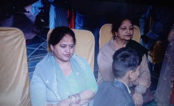 जश्न पैलेस में मिलनियों की रस्म के दौरान पीड़ित व्यक्ति ने नीचे रखा था अपना बैग  : सोशल मीडिया