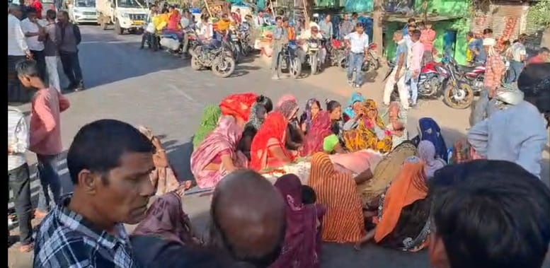 सड़क पर जाम सड़क पर जाम