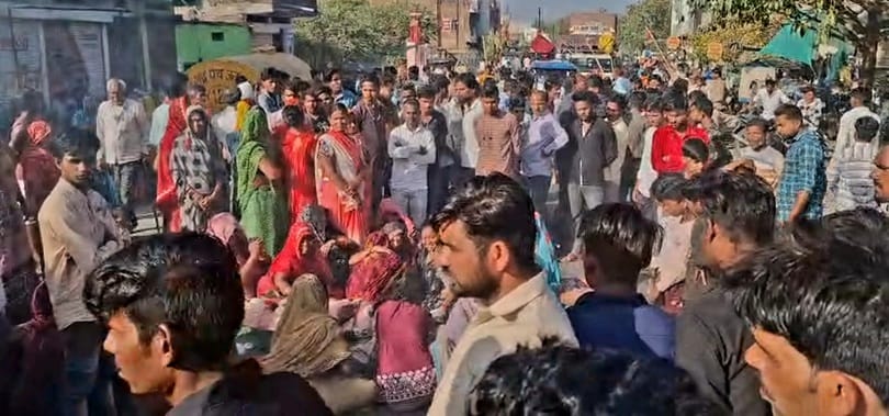 सड़क पर जाम सड़क पर जाम