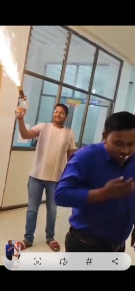 थाने में डिस्को: दरोगा जी की जन्मदिन पार्टी के लिए होटल बन गया थाना।