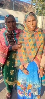 अंबाला छावनी स्थित बूथ नंबर 109 पर मतदान करने के लिए लाइन में लगे मतदाता। संदीप कुमार