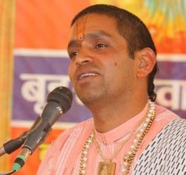 बाबारी क्षेत्र के गांव भदौडा में भागवत कथा सुनती महिलाएं । संवाद