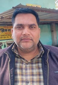 बरखेड़ा से गजरौला ई-रिक्शा से जाते लोग।संवाद बरखेड़ा से गजरौला ई-रिक्शा से जाते लोग।संवाद
