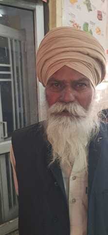 जिला चिकित्सालय में सुबह 9.35 बजे ईएनटी कक्ष के बाहर चिकित्सक का इंतजार करते मरीज। संवाद जिला चिकित्सालय में सुबह 9.35 बजे ईएनटी कक्ष के बाहर चिकित्सक का इंतजार करते मरीज। संवाद