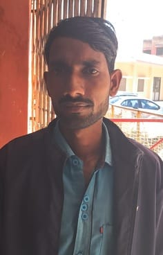 जिला चिकित्सालय में सुबह 9.35 बजे ईएनटी कक्ष के बाहर चिकित्सक का इंतजार करते मरीज। संवाद जिला चिकित्सालय में सुबह 9.35 बजे ईएनटी कक्ष के बाहर चिकित्सक का इंतजार करते मरीज। संवाद