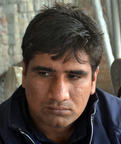शामली में रेलवे स्टेशन पर ट्रेन की इन्तजार में बैठे यात्री । संवाद शामली में रेलवे स्टेशन पर ट्रेन की इन्तजार में बैठे यात्री । संवाद