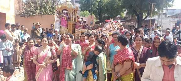 श्री पारसनाथ दिगंबर जैन मंदिर अतिशय क्षेत्र भैंसवाल में आयोजित रथ यात्रा महोत्सव में प्रवचन कर श्री पारसनाथ दिगंबर जैन मंदिर अतिशय क्षेत्र भैंसवाल में आयोजित रथ यात्रा महोत्सव में प्रवचन कर