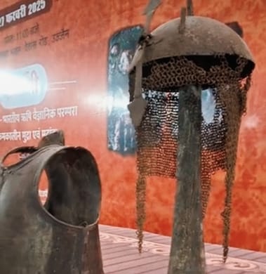 विक्रमोत्सव में लगी ऐसी प्रर्दशनी, जहां शहरवासी देख रहे हजारो वर्ष पुराने हथियार तोप के गोले और विक्रमोत्सव में लगी ऐसी प्रर्दशनी, जहां शहरवासी देख रहे हजारो वर्ष पुराने हथियार तोप के गोले और