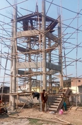 बगरैन के पेपल गांव में खुदी पड़ी सड़क। संवाद बगरैन के पेपल गांव में खुदी पड़ी सड़क। संवाद