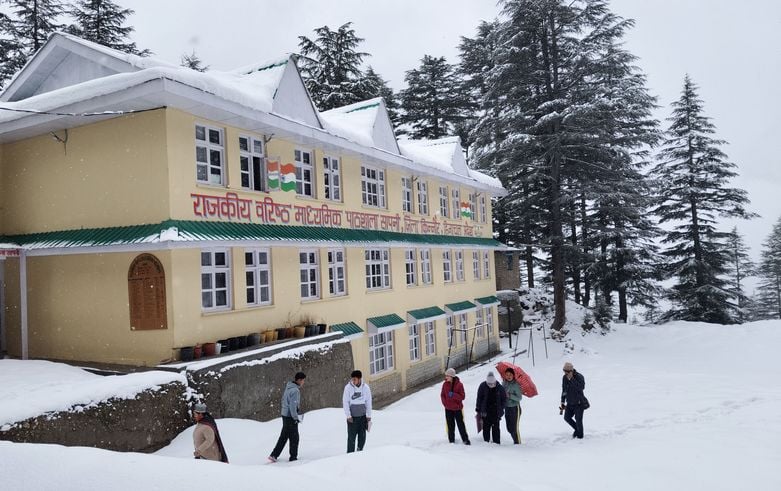 किन्नौर जिले में राजकीय वरिष्ठ माध्यमिक स्कूल कटगांव में बोर्ड की परीक्षा देने के बाद बाहर नि किन्नौर जिले में राजकीय वरिष्ठ माध्यमिक स्कूल कटगांव में बोर्ड की परीक्षा देने के बाद बाहर नि