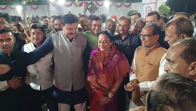 पूर्व मुख्यमंत्री शिवराज सिंह चौहान के बेटे की बारात का स्वागत