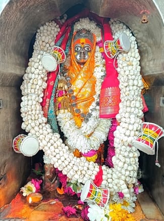 भस्म आरती विशेष - पूजन सामग्री से सजे बाबा महाकाल, जानिए प्रतिदिन क्यों की जाती है भस्म आरती
