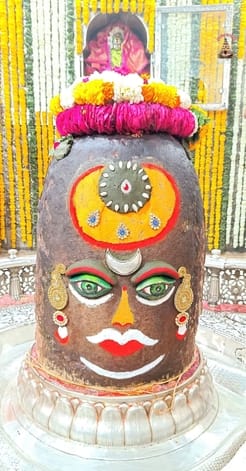 भस्म आरती विशेष - पूजन सामग्री से सजे बाबा महाकाल, जानिए प्रतिदिन क्यों की जाती है भस्म आरती